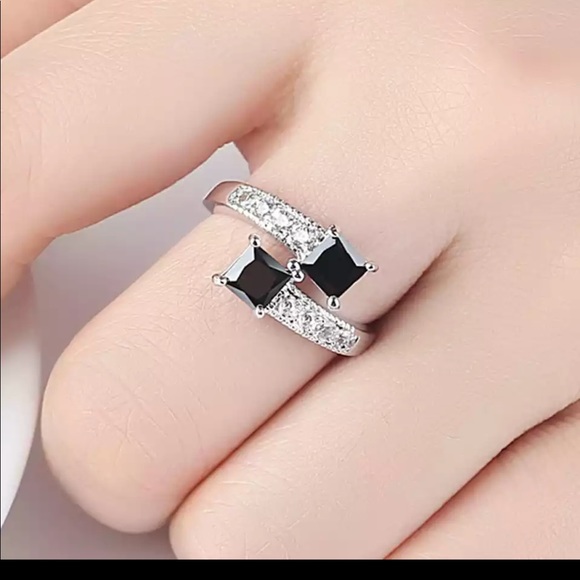 New Luxury Starry Star Black CZ Ring - Picture 5 of 7